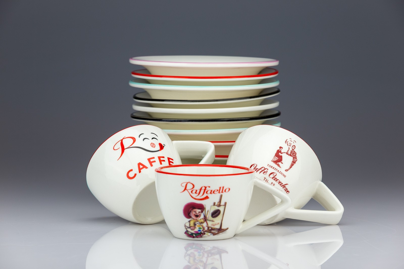 Porcelánový šálek s motivem chlapce – velký