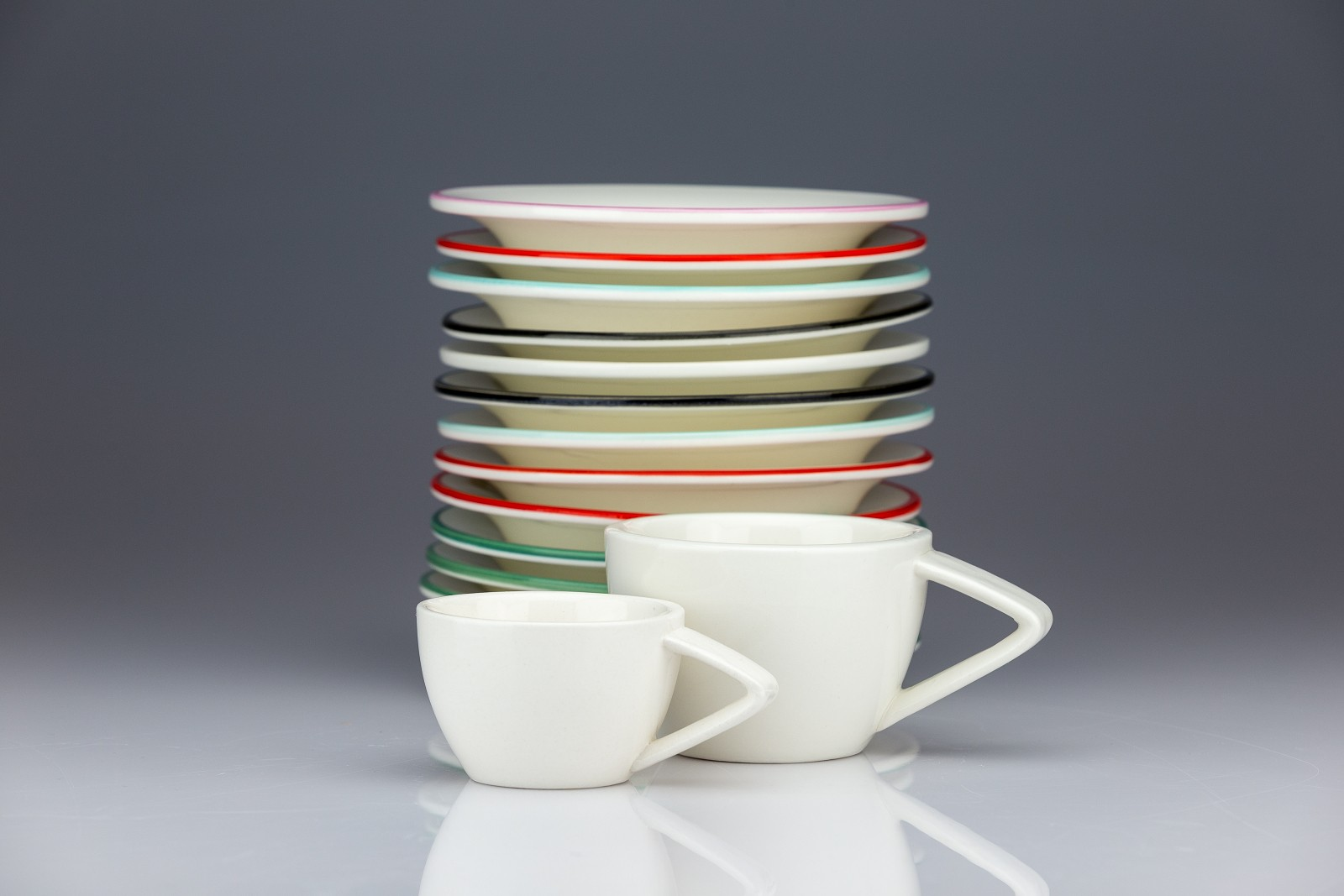 Porcelánový šálek espresso – červený s logem R